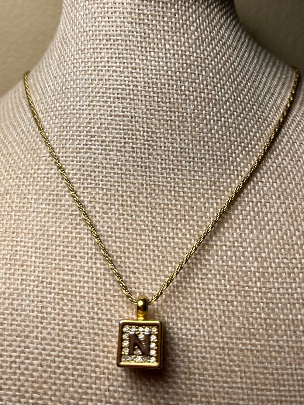Nina Ricci vintage Gold-Tone Cube Pendant Necklace signed EUC - Picture 11 of 11